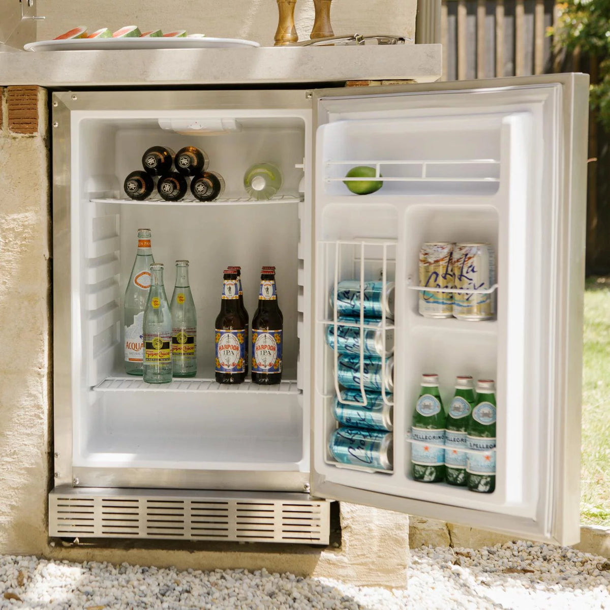 21-Inch 4.1 Cu. Ft. Compact Refrigerator X605