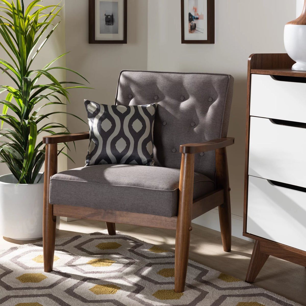Grey Fabric Upholstered Wooden Lounge Chair Y7759