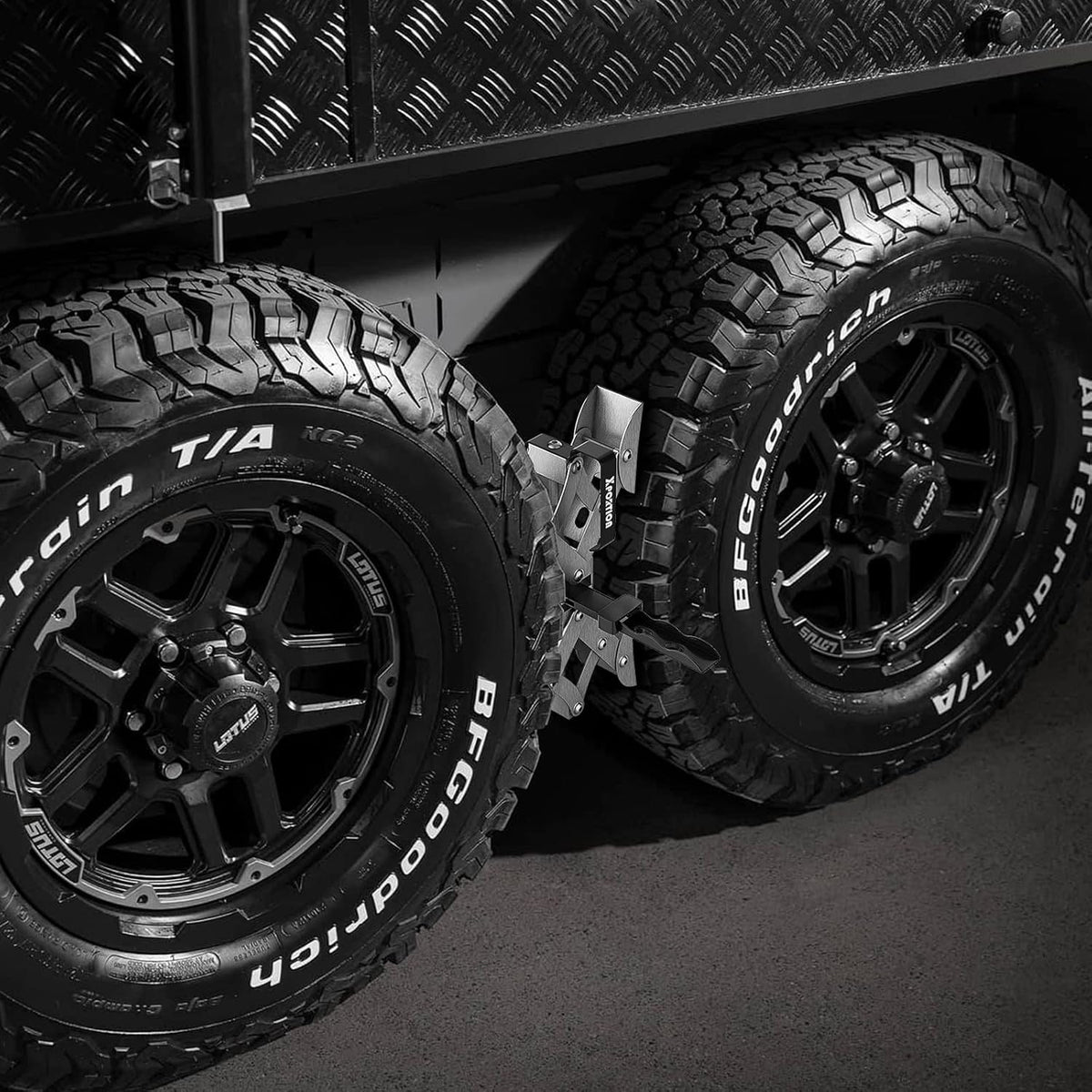 X-Shaped Wheel Stabilizer, 2 Sets Rust-Proof Wheel Chocks E83536